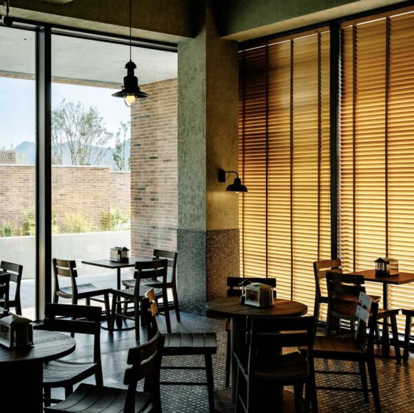Breeze Bar